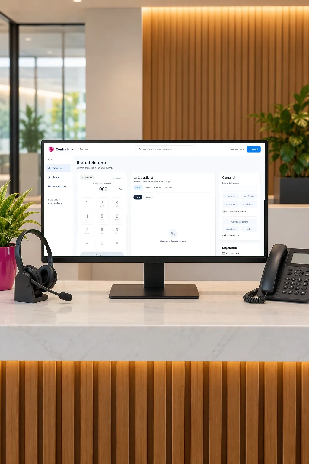 Il telefono di CentralPro aperto sul monitor di una reception